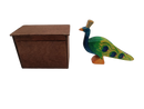 Ostheimer Bundle Set von 2 Pfau Figur & Holz-Stall Holzspielzeug