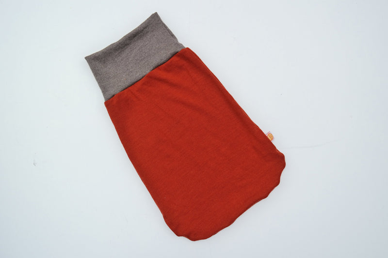 Leichter Sommer-Strampelsack Schlafsack für Babys 0-6 Monate aus Upcycling Wolle in Rostbraun