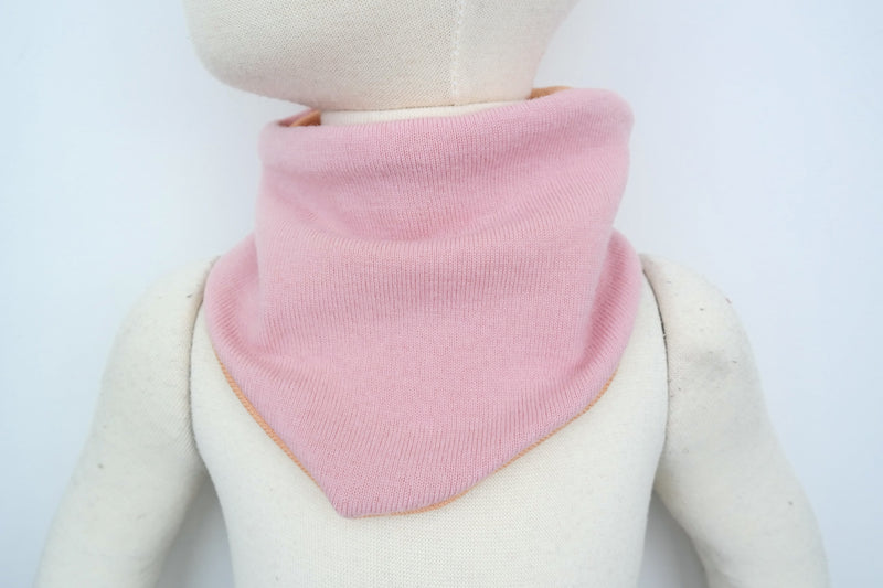 Dreieckstuch Schal für Kinder mitwachsend und wendbar aus Upcycling Wolle in Pfirsich und Rosa