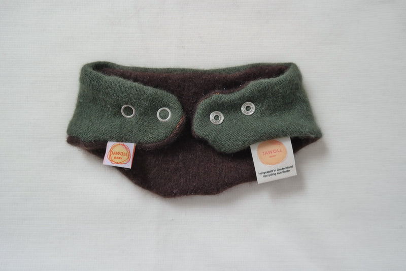 Dreieckstuch Schal mitwachsend wendbar für Babys aus Upcycling Kaschmir in Braun und Dunkelgrün