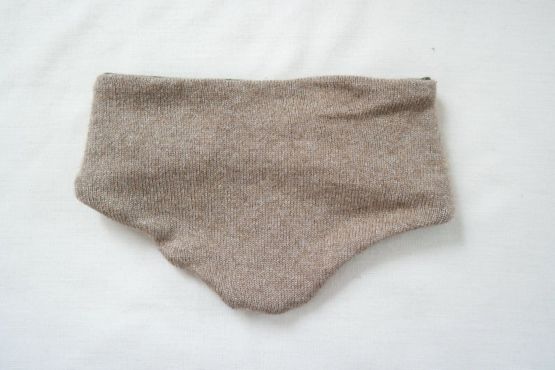 Tuch Schal mitwachsend und wendbar für Kinder aus Upcycling Kaschmir und Seide in Beige und Grün