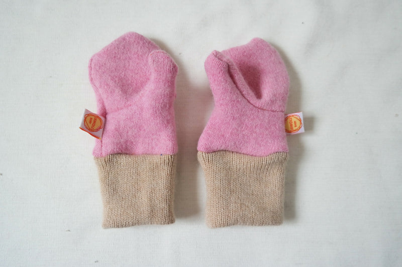 Handschuhe Fäustlinge für Kleinkinder aus Upcycling Wolle und Kaschmir in Rosa und Beige