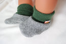 Warme Babyschuhe 3-6 M aus Upcycling Wolle und Kaschmir in Grau und Grün