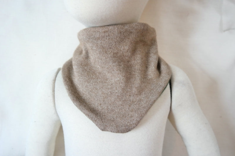 Tuch Schal mitwachsend und wendbar für Kinder aus Upcycling Kaschmir und Seide in Beige und Grün