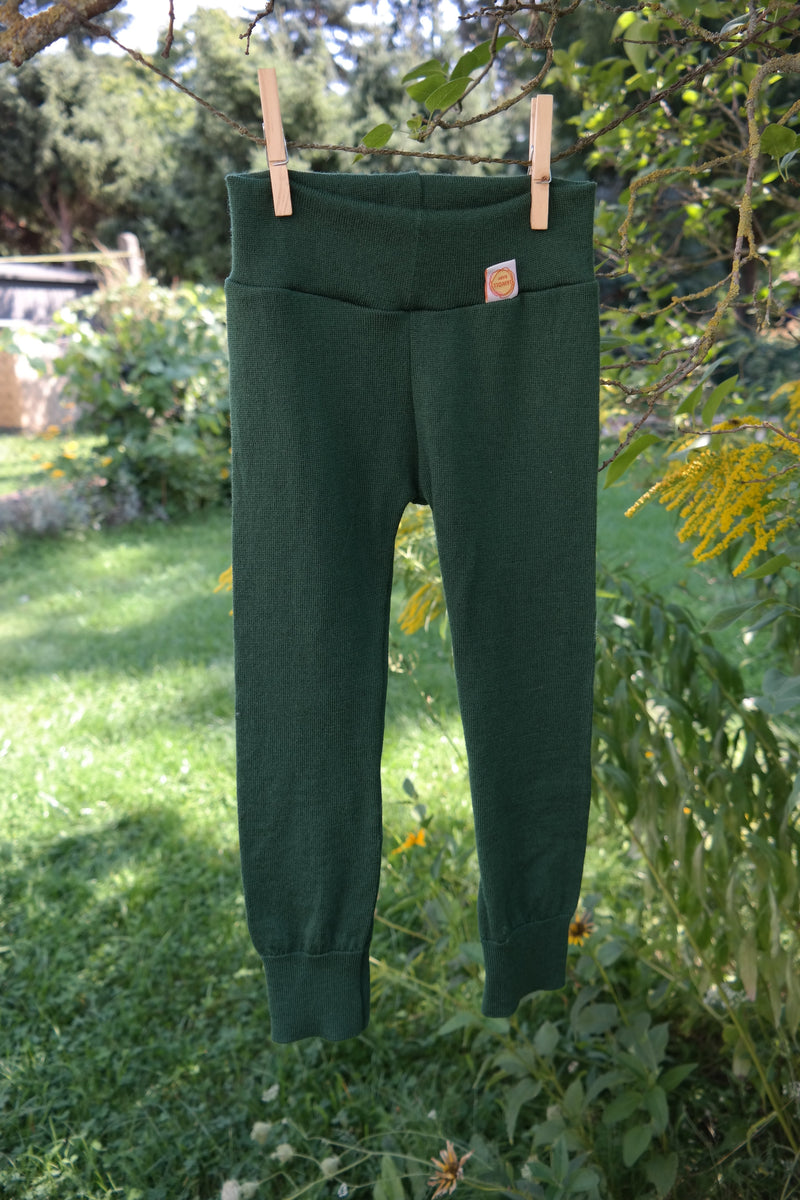 Leggings Kleinkinder 98/104 aus 100% Upcycling Wolle in Tannengrün