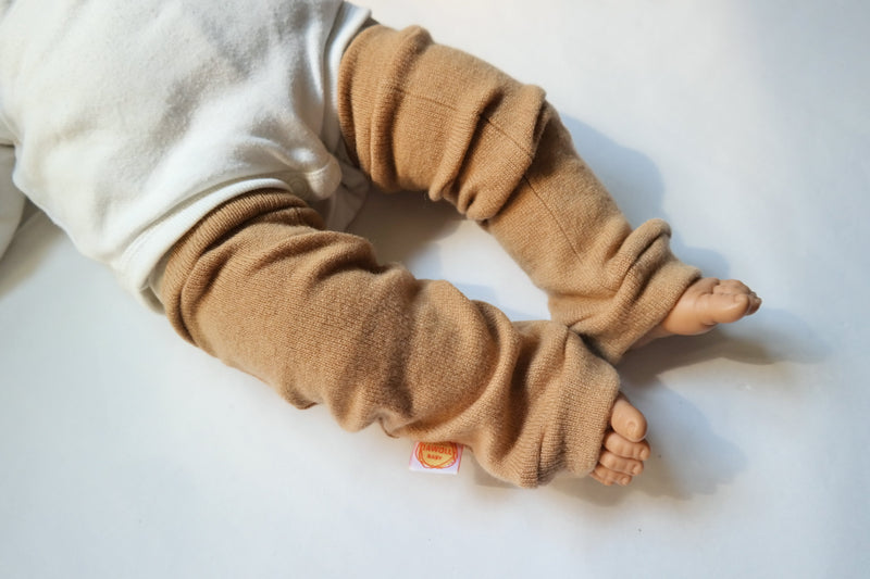 Stulpen für Babys 0-6M aus Upcycling-Kaschmir in Beige