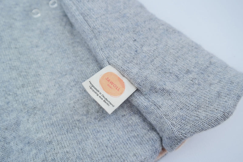 Wende-Weste für Kleinkinder aus Upcycling Kaschmir Merinowolle – mitwachsend von Größe 80 bis 116 in Beige und Grau