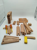Bundle Holz Zugset Schienen & Gebäude