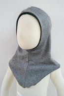 Wende-Schlupfmütze für Kleinkinder KU 49-51 aus Upcycling Seide & Kaschmir in Dunkel-Petrol und Grau