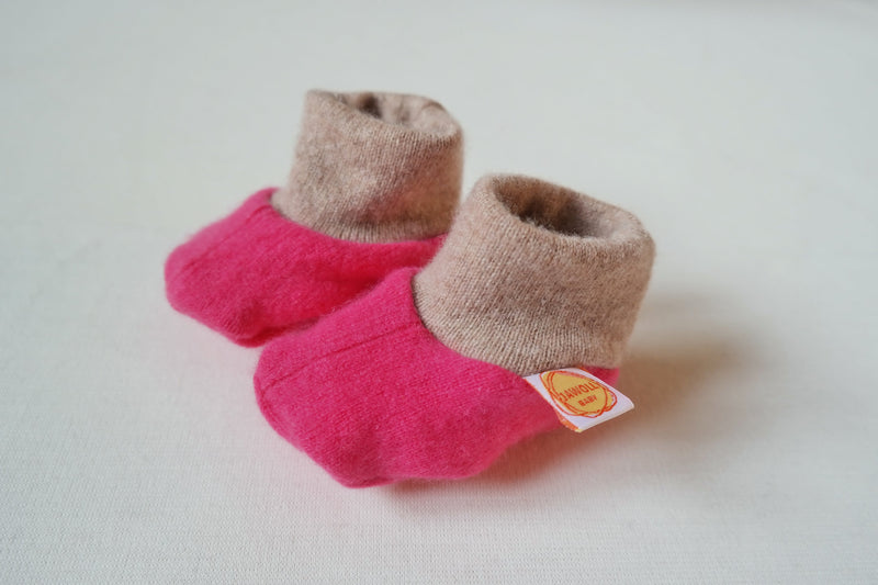 Warme Babyschuhe 3-6M und 6-12M aus Upcycling Kaschmir in Pink und Beige