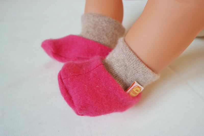 Warme Babyschuhe 3-6M und 6-12M aus Upcycling Kaschmir in Pink und Beige