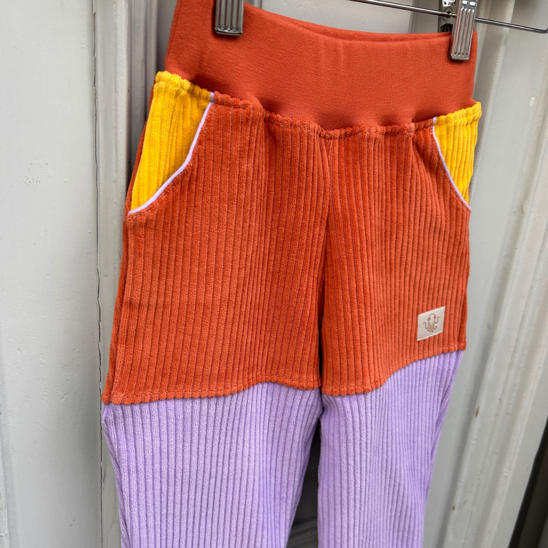 Oktopulli Mitwachshose Lovis | Bio-Cordnicki | Flieder Gelb Rostorange 116-128
