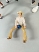 Schleich Figuren-Set von 5 Pferden & 1 Reiter – Cowboy & Tiere