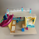 Playmobil Ferienhaus mit Pool & Rutsche – Playset mit Figur