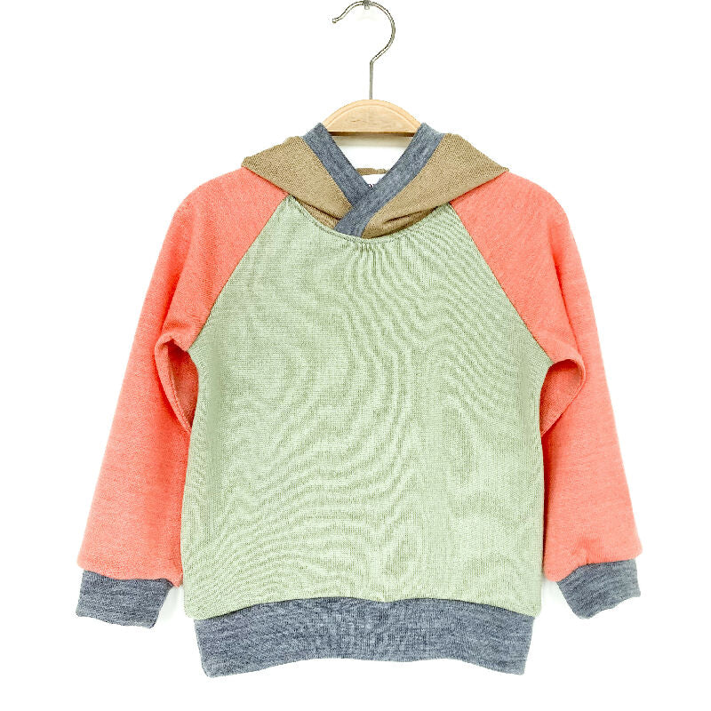kronjuwel Kapuzenpullover 98/104 aus 100% Merinowolle salbeigrün lachsorange Upcycling