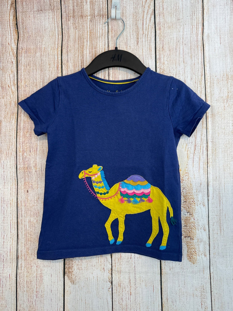 mini boden T-Shirt Dunkelblau m. gelbem Kamel Gr. 122