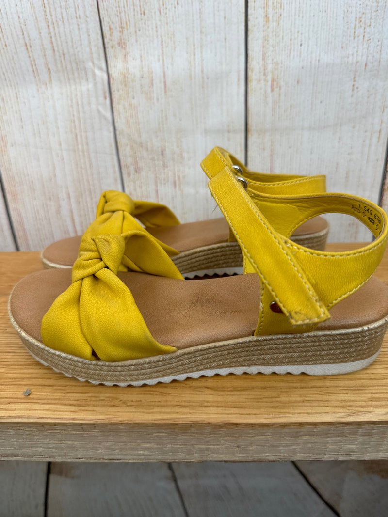 Esprit sandals yellow size 31