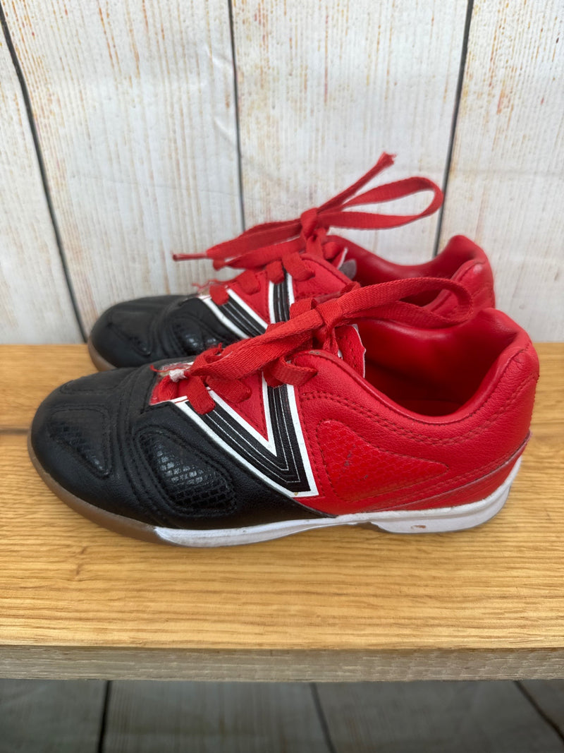 Indoor soccer shoes black/red size 30