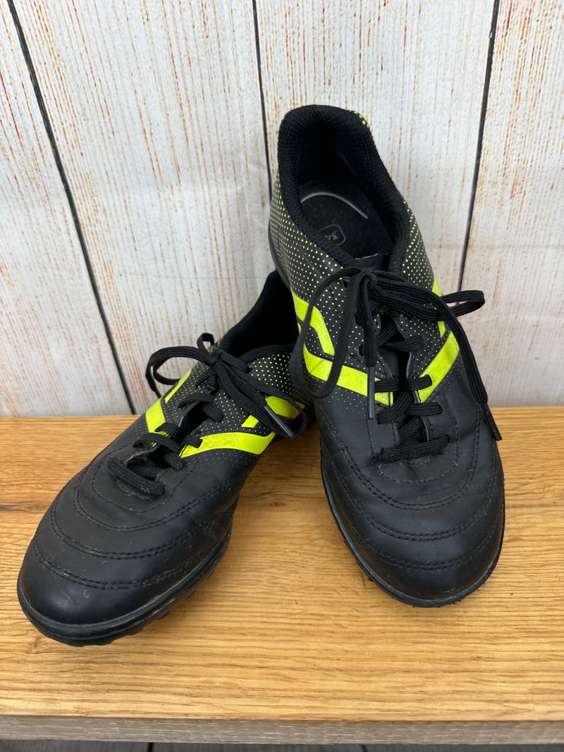 football boots black/neon green size 34