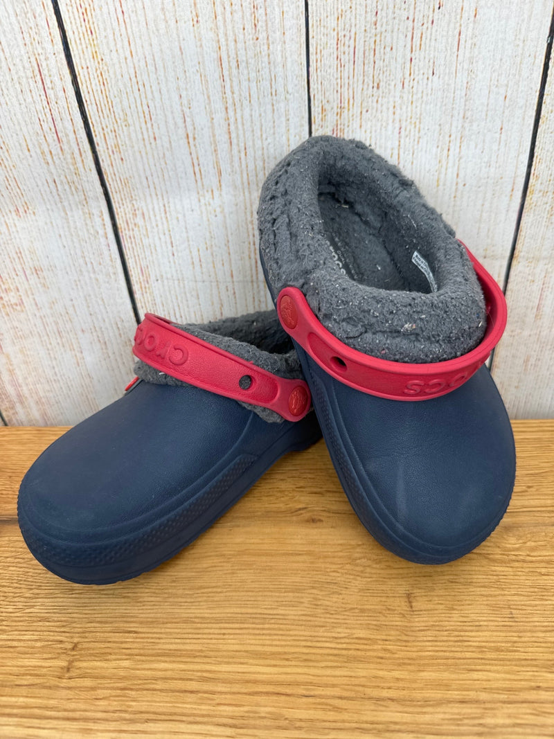 Crocs lined slippers grey/red size 30