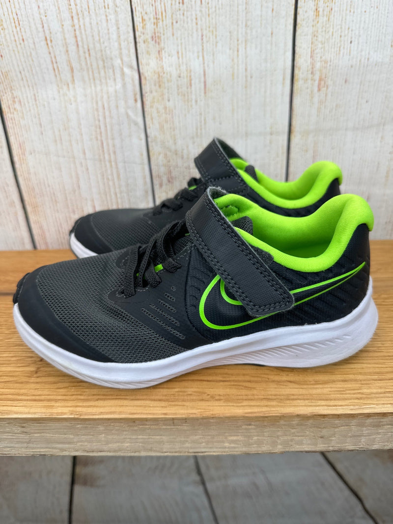 Nike Stoff Sneaker Anthrazit/ hellgrün Gr. 28