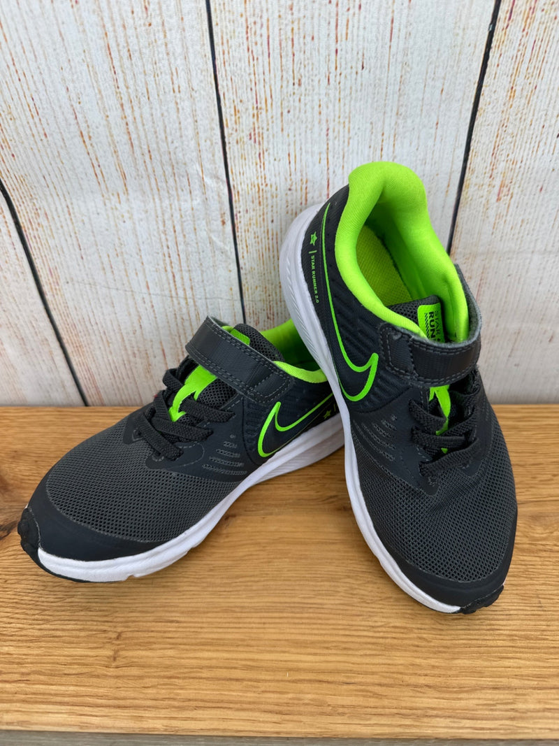 Nike Stoff Sneaker Anthrazit/ hellgrün Gr. 28