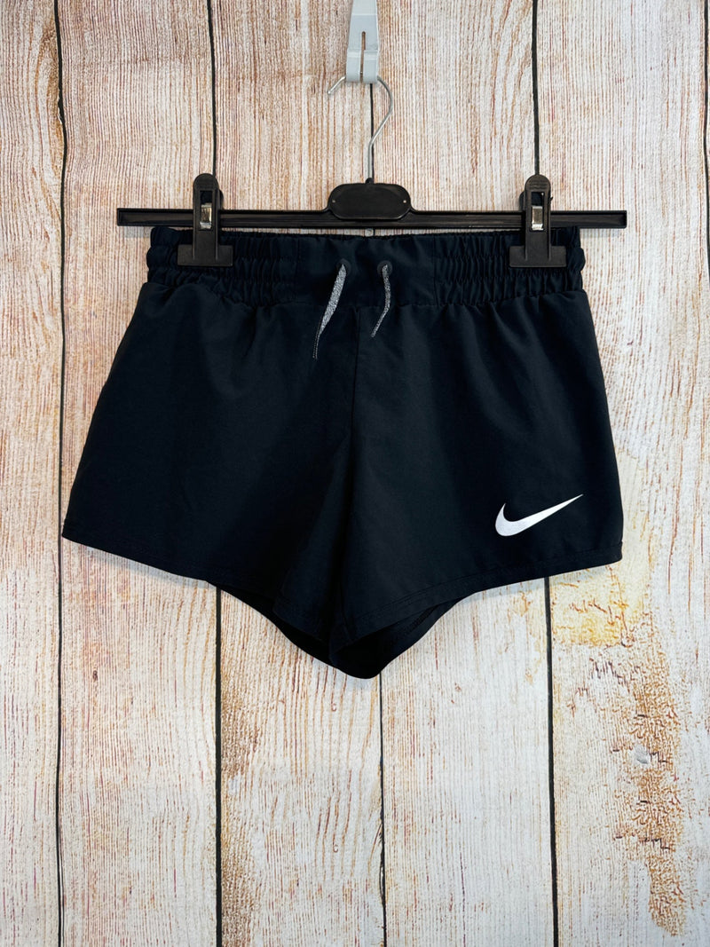 Nike kurze Sporthose Schwarz Gr. 128/134