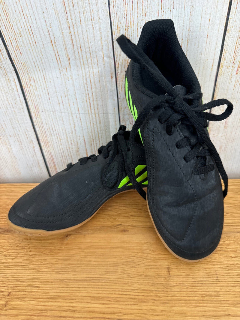 Adidas Hallen Fußballschuhe schwarz/ hellgrün Gr. 32