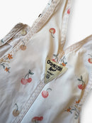Latzhose kurz Creme mit kirschblütenmuster in rot, orange, grün Gr.110 | OshKosh B'Gosh