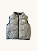 Kinder Wende-Steppweste Dunkelblau & Grau – Beidseitig tragbare Outdoor-Weste mit Teddy-Patch Gr.80/86 | Steiff