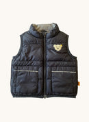 Kinder Wende-Steppweste Dunkelblau & Grau – Beidseitig tragbare Outdoor-Weste mit Teddy-Patch Gr.80/86 | Steiff