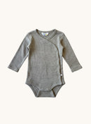 Wickelbody Wolle Seide – Langarm-Body mit Druckknöpfen in Beige Gr.68/74 | Joha