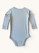 Langarm-Body mit Schulterknöpfen Wolle-Seide Salbei Gr.56/62 | Joha