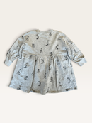 Sweatkleid mit Hasen-All-over-Print in Hellgrau-Meliert (Gr. 98/104) | Arket