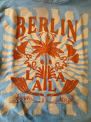 Oversized Hoodie mit Berlin-Print in Hellblau (Gr. S) | Lala Berlin