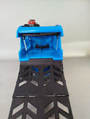 Hot Wheels Monster Trucks Set – Transporter mit 3 Trucks