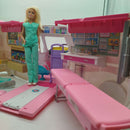 Barbie Bundle 2-in-1 Krankenwagen FRM19 mit Puppe