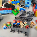 LEGO Duplo Eisenbahn Konvolut mit Schienen & Zügen