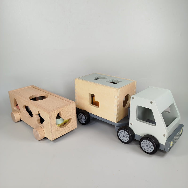 Aiden, Kindsgut Shape Sorter Truck & Formensortierbox auf Rädern