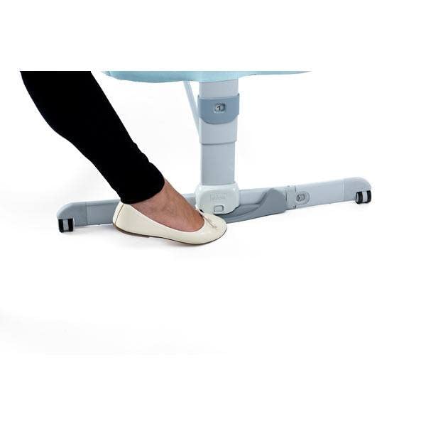 Chicco Next2Me Dream Beistellbett Babybett mit Matratze, Schaukelfunktion, Faltbare Seite, Höhenverstellbar, Netzfenster, 4 Rollen und Transporttasche