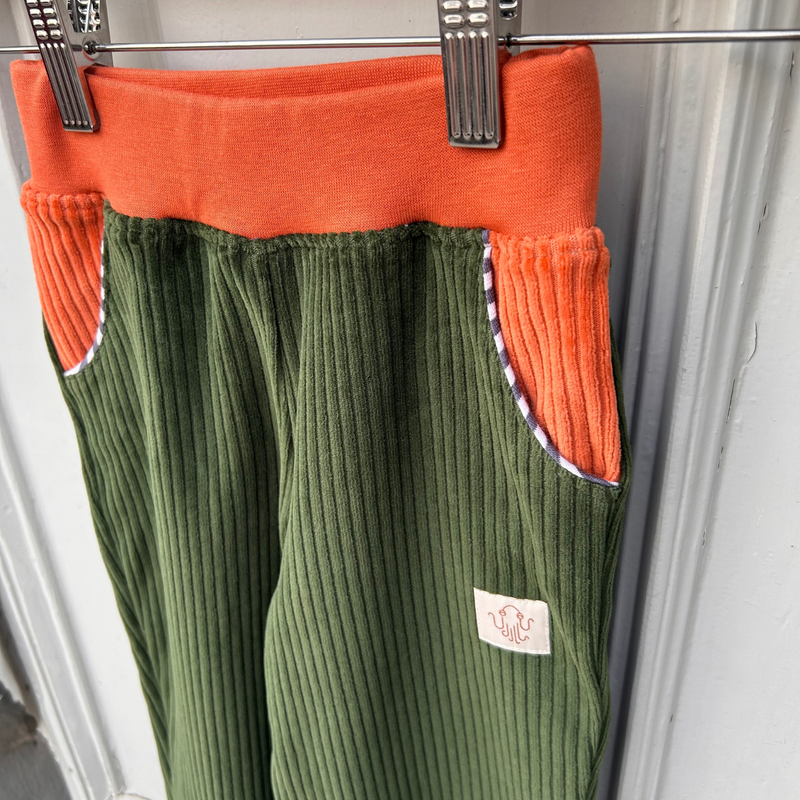 Oktopulli Mitwachshose Toni | Bio-Cordnicki | Grün 116 - 128
