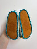 Griechische Hausschuhe mit Bommel • Schuh 24 •