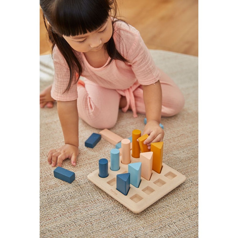 Kid playing PlanToys Geometric Peg Board - Orchard