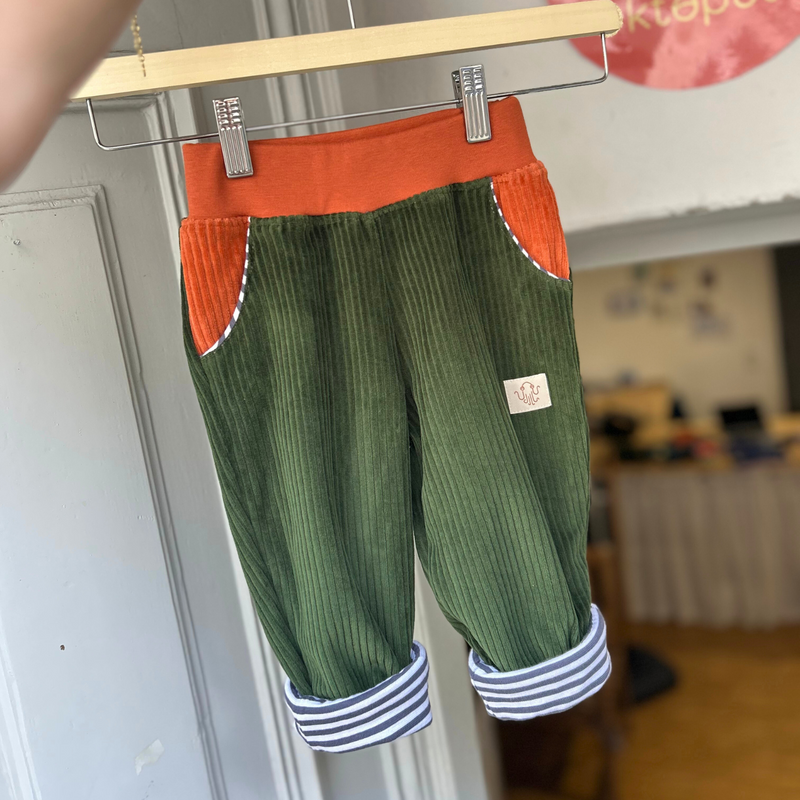 Oktopulli Mitwachshose Toni | Bio-Cordnicki | Grün 116 - 128