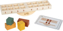 small Foot Montessori Balancierspiel aus FSC 100%-zertifiziertem Holz, 16 farbige Holzblöcke mit Vorlagen, Stapelspiel mit Wippe, für Kinder ab 3 Jahren, 12745