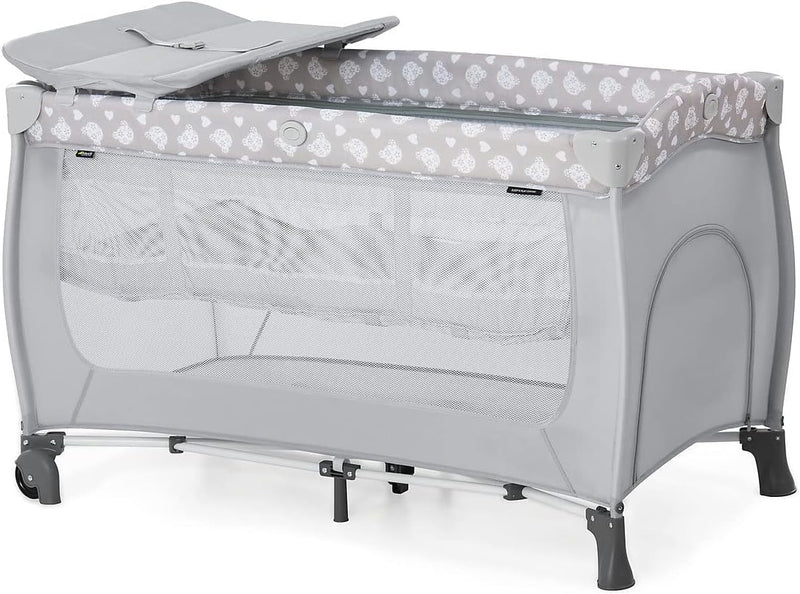 hauck Kinderreisebett Sleep N Play Center mit Neugeboreneneinhang, Wickelauflage, Tragetasche, Rollen, Schlupf, Klein Zusammenklappbar, Baby Reisebett Kleinkind ab Geburt bis 15 kg (Teddy Grey)