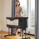 Bebeconfort Amara, Beistellbett Baby, 0– 6 Monate, 0–9 kg, Co-Sleeper, 2-in-1 Beistellbett & Stubenwagen, in 3 Sek kompakt zusammenklappbar, einfach zu bewegen, praktische Reisetasche, Tinted Grey