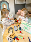 small foot Arzttasche mit umfangreichem Zubehör aus Holz, wie Blutdruckmesser und Spritze, für Kinder ab 3 Jahren, 11916