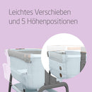 Maxi-Cosi Iora Beistellbett Baby, Faltbares Co-Sleeper, 0–6 Monate, max. 9 kg, 4 Neigungs- und 5 Höhenstufen, Leichtes Schieben, Bequeme Matratze, Großer Korb, Leicht zu Tragen, Essential Grey
