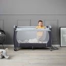 hauck Kinderreisebett Sleep N Play Go Plus mit Transporttasche, Rädern, Schlupf zum Spielen, Klein Zusammenklappbar, Baby Reisebett Kleinkind ab Geburt bis 15 kg (Stone)